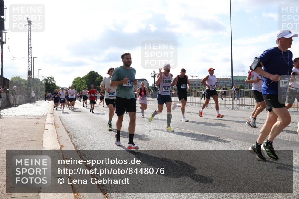 29.06.2025 - hella hamburg halbmarathon Lena Gebhardt http://msf.ph/oto/8448076 29.06.2025 09:53:41 Lombardsbrücke 2937, 2271, 7480, 6388, 189, 1098, 1466, 1558, 1750, 1759, 2270, 2365, 2402, 2516, 2623, 2823, 2890, 2937, 3004, 3146, 3186, 3414, 4091, 4140, 4247, 4310, 4553, 4949, 5022, 5115, 5362, 5460, 5532, 5623, 5624, 5650, 5692, 6071, 6203, 6282, 6309, 6375, 6388, 6460, 6575, 6903, 7167, 7204, 7322, 7385, 7448, 7450, 7480, 7734, 7765, 8023, 8269, 9030, 9043, 9126, 9626, 9633, 9723, 9965, 10792, 11077, 11936, 13009 meine-sportfotos.de
