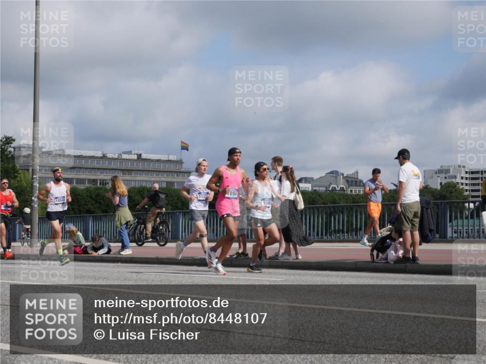 29.06.2025 - hella hamburg halbmarathon Luisa Fischer http://msf.ph/oto/8448107 29.06.2025 09:48:13 Kennedybrücke 14548, 1532, 894, 1080, 1894, 4463, 7055, 7186, 8062, 9345, 10484 meine-sportfotos.de