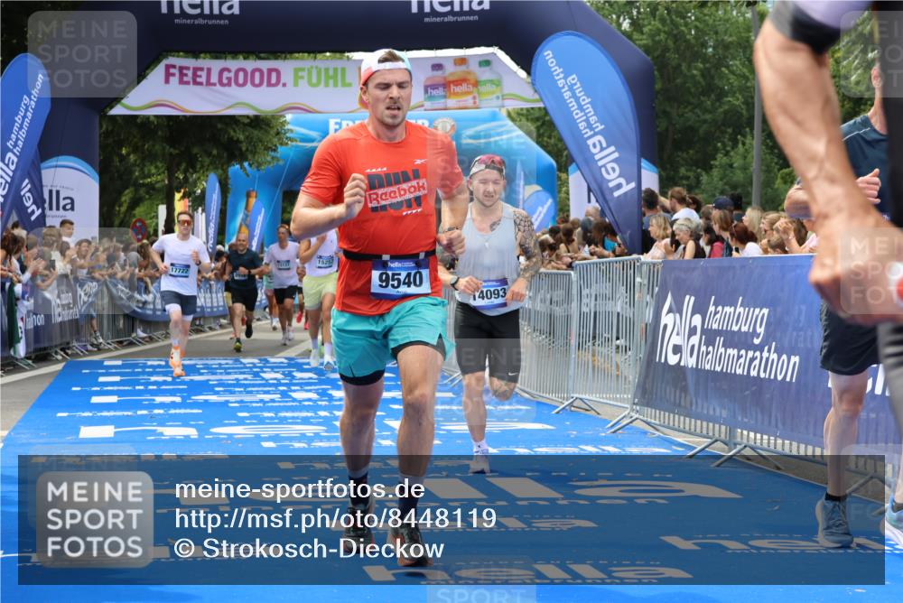 29.06.2025 - hella hamburg halbmarathon Strokosch-Dieckow http://msf.ph/oto/8448119 29.06.2025 10:38:48 Ziel 2296, 2719, 2980, 3783, 6684, 8450, 8958, 9264, 9540, 10218, 11055, 11281, 11282, 13137, 13755, 13800, 14093, 15257, 15372, 17722, 19004 meine-sportfotos.de