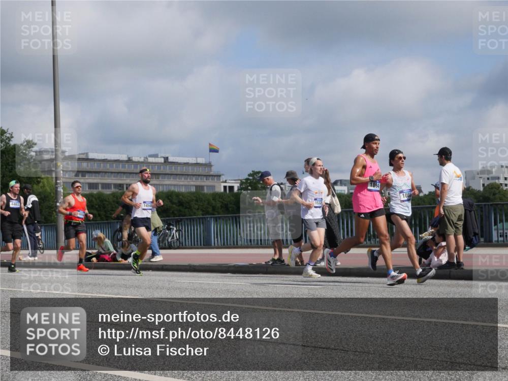 29.06.2025 - hella hamburg halbmarathon Luisa Fischer http://msf.ph/oto/8448126 29.06.2025 09:48:14 Kennedybrücke 4463, 14548, 1532, 1894, 1080, 1894, 4463, 7055, 8062, 9345 meine-sportfotos.de