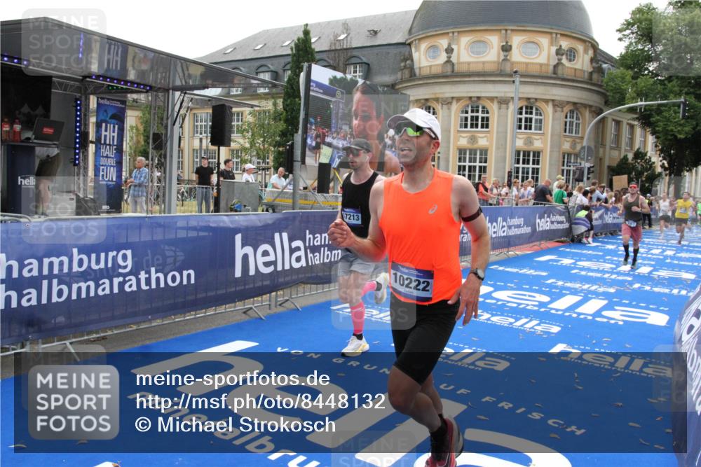 29.06.2025 - hella hamburg halbmarathon Michael Strokosch http://msf.ph/oto/8448132 29.06.2025 10:28:44 Ziel 1953, 3968, 6090, 10222, 15655, 17213, 17428 meine-sportfotos.de