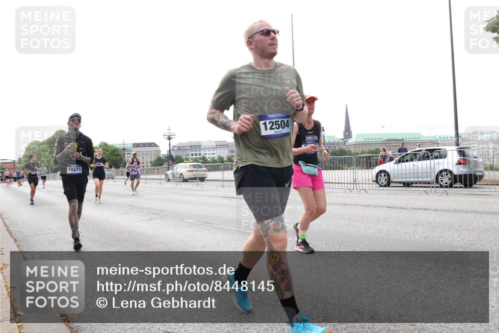 29.06.2025 - hella hamburg halbmarathon Lena Gebhardt http://msf.ph/oto/8448145 29.06.2025 10:30:26 Lombardsbrücke 18671, 12504, 1097, 1547, 1647, 2569, 2754, 2755, 2901, 3443, 3573, 3613, 4575, 4819, 5063, 5322, 6344, 6598, 6616, 6626, 7071, 7120, 8792, 10162, 10880, 11984, 12349, 12350, 12460, 12461, 12504, 12537, 12687, 12688, 12710, 13418, 14216, 14304, 14421, 15757, 15789, 15938, 16182, 16504, 16601, 16604, 16735, 16769, 16791, 16864, 18046, 18362, 18503, 18671, 18795, 18860 meine-sportfotos.de