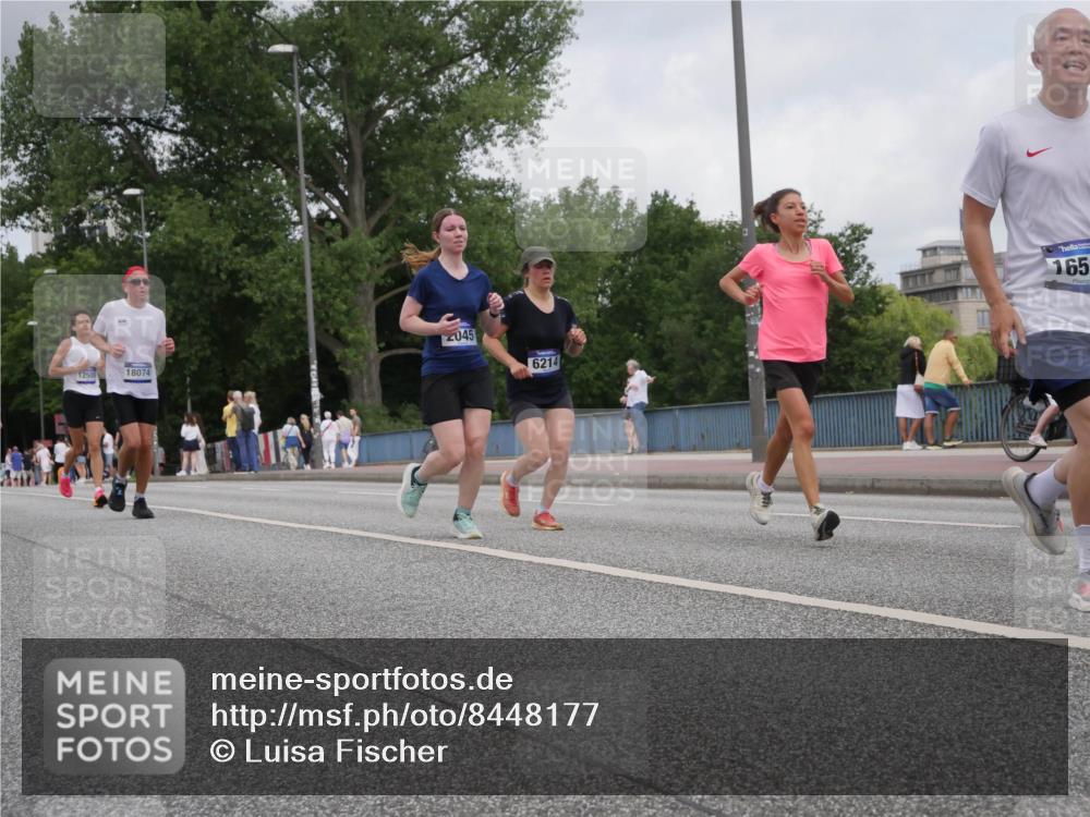 29.06.2025 - hella hamburg halbmarathon Luisa Fischer http://msf.ph/oto/8448177 29.06.2025 10:30:28 Kennedybrücke 12500, 18074, 045, 6214, 165, 2045, 3389, 4507, 4509, 5177, 6214, 7314, 10205 meine-sportfotos.de