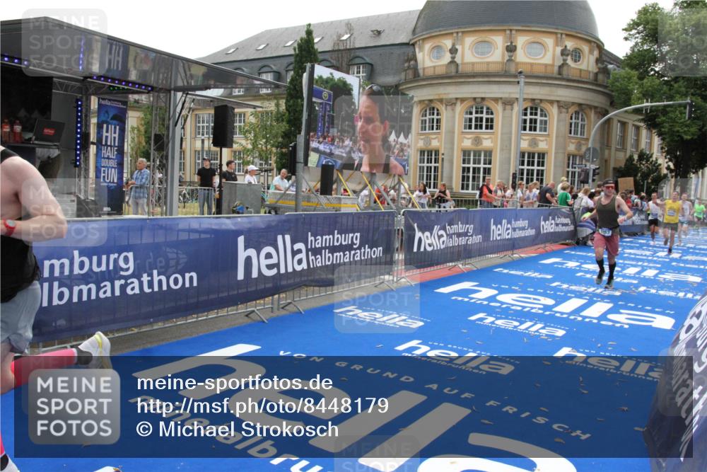 29.06.2025 - hella hamburg halbmarathon Michael Strokosch http://msf.ph/oto/8448179 29.06.2025 10:28:44 Ziel 1953, 3968, 6090, 10222, 15655, 17213, 17428 meine-sportfotos.de