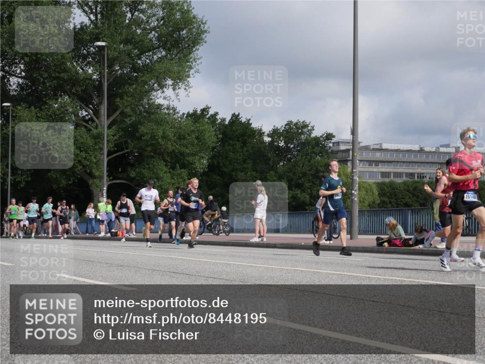 29.06.2025 - hella hamburg halbmarathon Luisa Fischer http://msf.ph/oto/8448195 29.06.2025 09:48:17 Kennedybrücke 17213, 17768, 1902, 345, 16148, 1894, 4463, 4812, 6495, 7055, 8062, 9345 meine-sportfotos.de