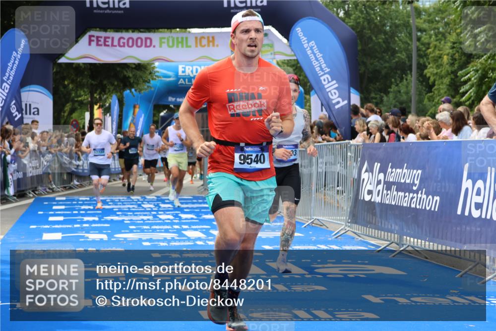 29.06.2025 - hella hamburg halbmarathon Strokosch-Dieckow http://msf.ph/oto/8448201 29.06.2025 10:38:49 Ziel 2296, 2719, 2980, 3783, 6684, 8450, 8958, 9264, 9540, 10218, 11055, 11281, 11282, 13137, 13755, 13800, 14093, 15257, 15372, 17722 meine-sportfotos.de