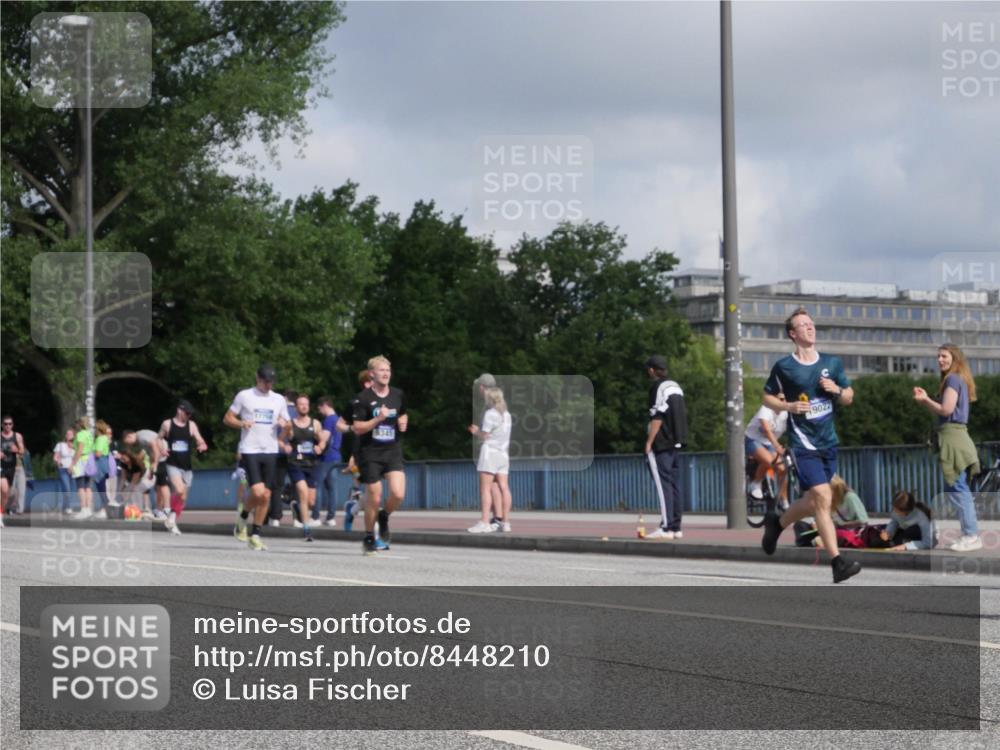 29.06.2025 - hella hamburg halbmarathon Luisa Fischer http://msf.ph/oto/8448210 29.06.2025 09:48:17 Kennedybrücke 1776, 9345, 9022, 1894, 4463, 4812, 6495, 7055, 8062, 9345 meine-sportfotos.de