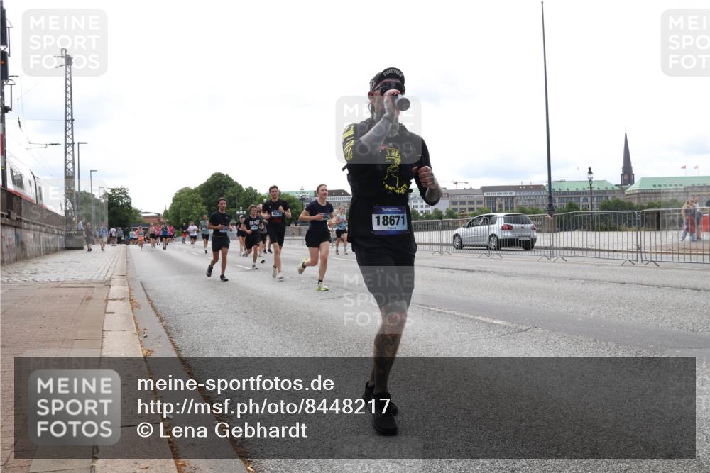 29.06.2025 - hella hamburg halbmarathon Lena Gebhardt http://msf.ph/oto/8448217 29.06.2025 10:30:28 Lombardsbrücke 18671, 1059, 1547, 1647, 2569, 2754, 2755, 2901, 3281, 3443, 3573, 4198, 4575, 4819, 5322, 6344, 6598, 6616, 6626, 7071, 7120, 8792, 9830, 10162, 10880, 11984, 12349, 12350, 12460, 12461, 12504, 12687, 12688, 12710, 13418, 14216, 14304, 14421, 15299, 15757, 15789, 15938, 16182, 16504, 16601, 16604, 16735, 16769, 16791, 16864, 18046, 18362, 18503, 18671, 18795, 18860 meine-sportfotos.de