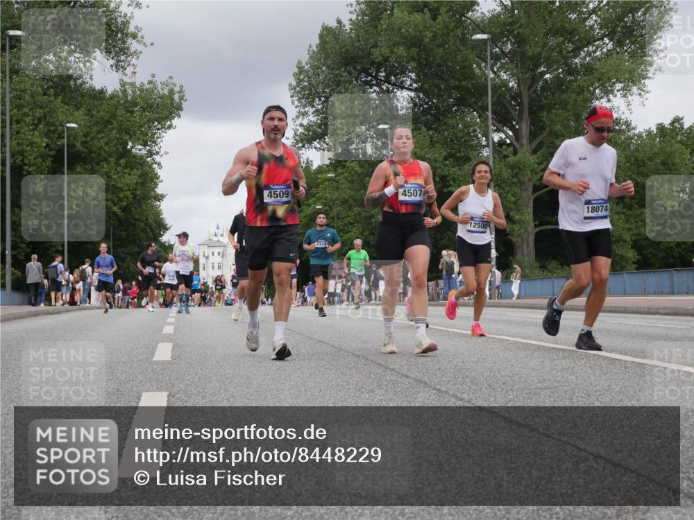 29.06.2025 - hella hamburg halbmarathon Luisa Fischer http://msf.ph/oto/8448229 29.06.2025 10:30:30 Kennedybrücke 4509, 7314, 4507, 12500, 18074, 2045, 2643, 4507, 4509, 5177, 6214, 7314, 10205 meine-sportfotos.de