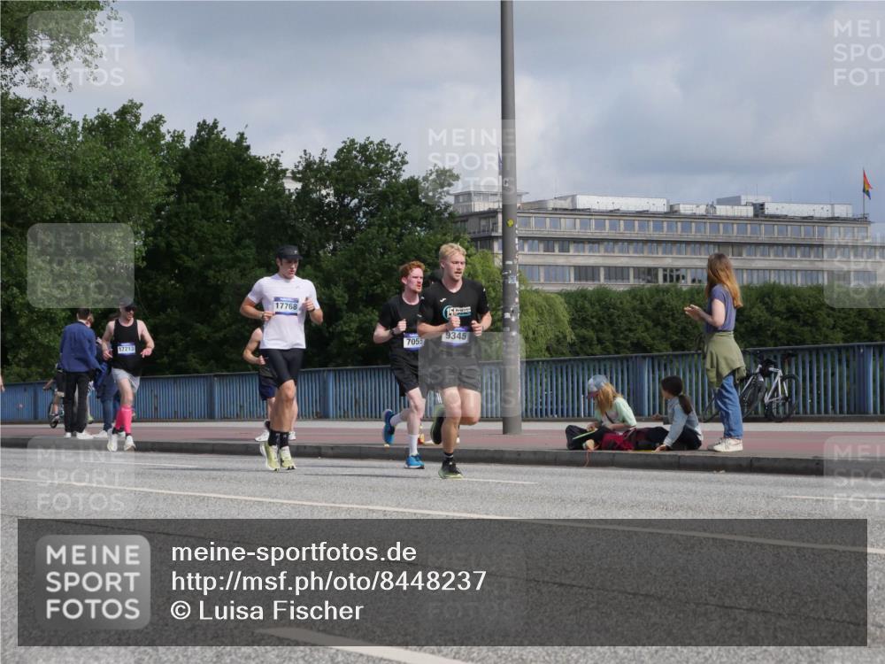 29.06.2025 - hella hamburg halbmarathon Luisa Fischer http://msf.ph/oto/8448237 29.06.2025 09:48:19 Kennedybrücke 17213, 17768, 9345, 7055, 2525, 4463, 4812, 6495, 7055, 9345, 10453 meine-sportfotos.de