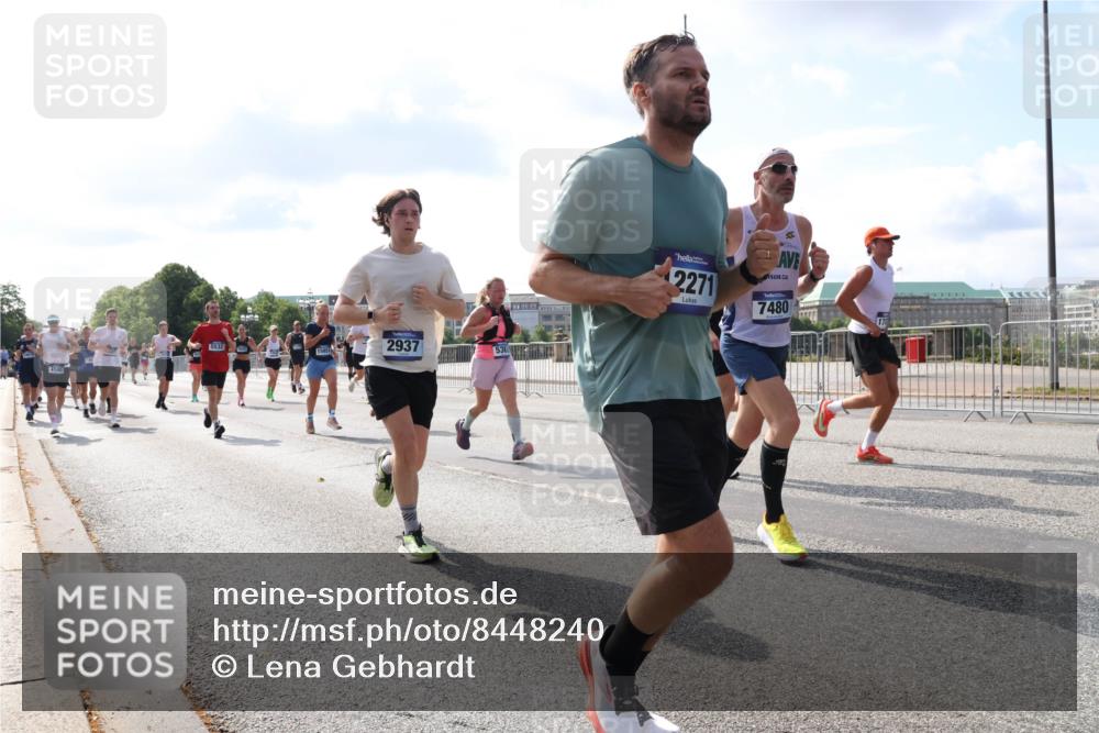 29.06.2025 - hella hamburg halbmarathon Lena Gebhardt http://msf.ph/oto/8448240 29.06.2025 09:53:42 Lombardsbrücke 4140, 5532, 2937, 2271, 7480, 1098, 1466, 1558, 1750, 1759, 2270, 2365, 2402, 2516, 2623, 2823, 2890, 2937, 3004, 3146, 3186, 3414, 4091, 4140, 4247, 4310, 4553, 4949, 5022, 5115, 5362, 5460, 5532, 5623, 5624, 5650, 5692, 6071, 6203, 6282, 6309, 6375, 6388, 6460, 6575, 6903, 7167, 7204, 7322, 7385, 7448, 7450, 7480, 7734, 7765, 8023, 8269, 9030, 9043, 9126, 9626, 9633, 9723, 9965, 10792, 11077, 11936, 13009 meine-sportfotos.de