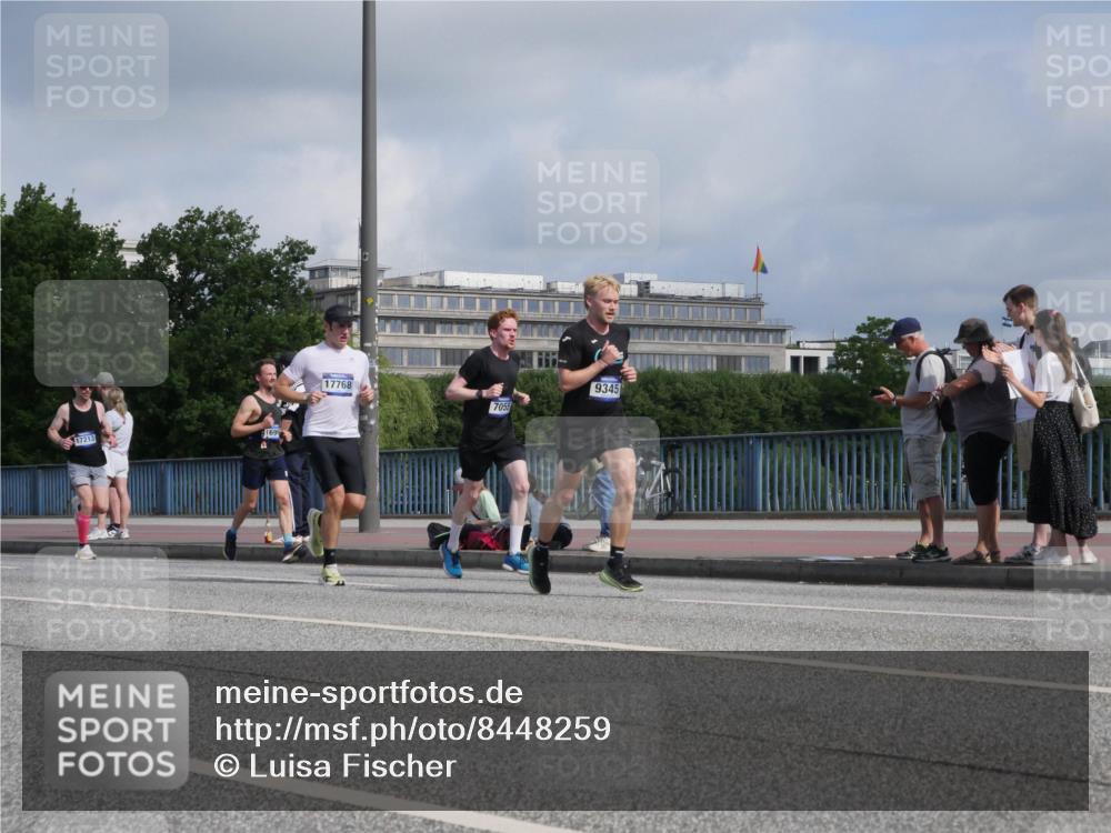 29.06.2025 - hella hamburg halbmarathon Luisa Fischer http://msf.ph/oto/8448259 29.06.2025 09:48:19 Kennedybrücke 17213, 1696, 17768, 7055, 9345, 2525, 4463, 4812, 6495, 7055, 9345, 10453 meine-sportfotos.de