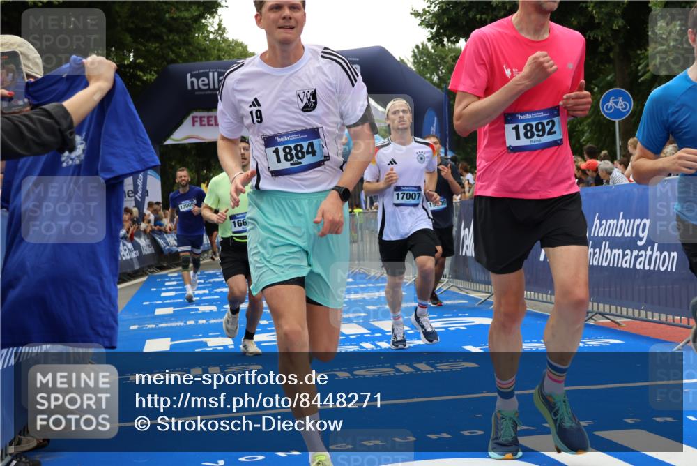 29.06.2025 - hella hamburg halbmarathon Strokosch-Dieckow http://msf.ph/oto/8448271 29.06.2025 10:48:48 Ziel 1094, 1884, 1892, 2442, 7067, 9482, 9661, 11519, 12421, 12533, 13009, 13976, 15309, 15384, 16653, 17007, 18873 meine-sportfotos.de
