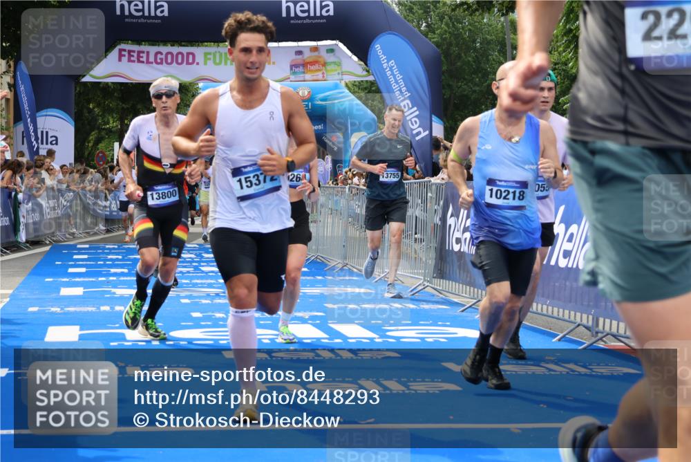29.06.2025 - hella hamburg halbmarathon Strokosch-Dieckow http://msf.ph/oto/8448293 29.06.2025 10:38:46 Ziel 2296, 2719, 2980, 3783, 4148, 5248, 6684, 8450, 8958, 9264, 9540, 10218, 11055, 11281, 11282, 12772, 13755, 13800, 14093, 15257, 15372, 17722, 18188, 19004 meine-sportfotos.de