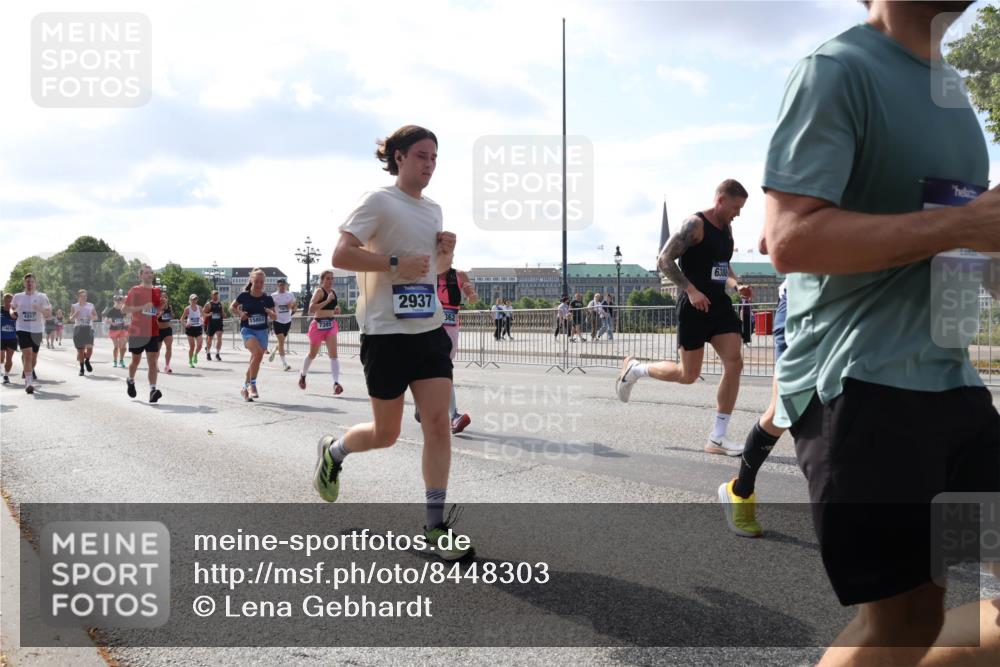 29.06.2025 - hella hamburg halbmarathon Lena Gebhardt http://msf.ph/oto/8448303 29.06.2025 09:53:42 Lombardsbrücke 2937, 15851, 362, 6388, 1098, 1466, 1558, 1750, 1759, 2270, 2365, 2402, 2516, 2623, 2823, 2890, 2937, 3004, 3146, 3186, 3414, 4091, 4140, 4247, 4310, 4553, 4949, 5022, 5115, 5362, 5460, 5532, 5623, 5624, 5650, 5692, 6071, 6203, 6282, 6309, 6375, 6388, 6460, 6575, 6903, 7167, 7204, 7322, 7385, 7448, 7450, 7480, 7734, 7765, 8023, 8269, 9030, 9043, 9126, 9626, 9633, 9723, 9965, 10792, 11077, 11936, 13009 meine-sportfotos.de