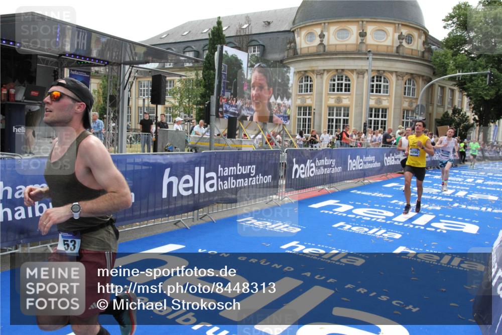 29.06.2025 - hella hamburg halbmarathon Michael Strokosch http://msf.ph/oto/8448313 29.06.2025 10:28:47 Ziel 1953, 2604, 3968, 6090, 10486, 15655, 17428, 18763 meine-sportfotos.de