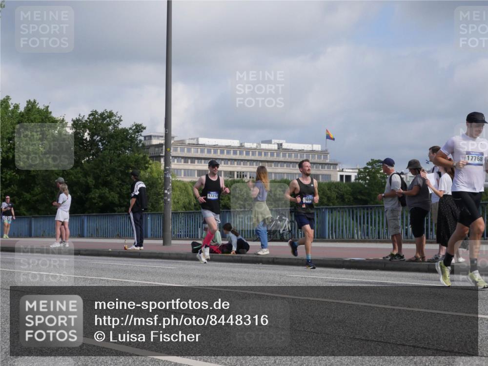 29.06.2025 - hella hamburg halbmarathon Luisa Fischer http://msf.ph/oto/8448316 29.06.2025 09:48:21 Kennedybrücke 17213, 1696, 17768, 2525, 4812, 6495, 7055, 9345, 10453 meine-sportfotos.de
