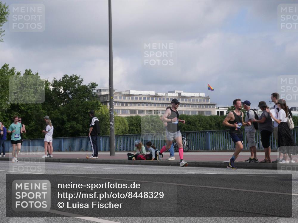 29.06.2025 - hella hamburg halbmarathon Luisa Fischer http://msf.ph/oto/8448329 29.06.2025 09:48:22 Kennedybrücke 11199, 696, 2525, 4812, 6169, 6495, 7055, 7845, 9345, 10453 meine-sportfotos.de
