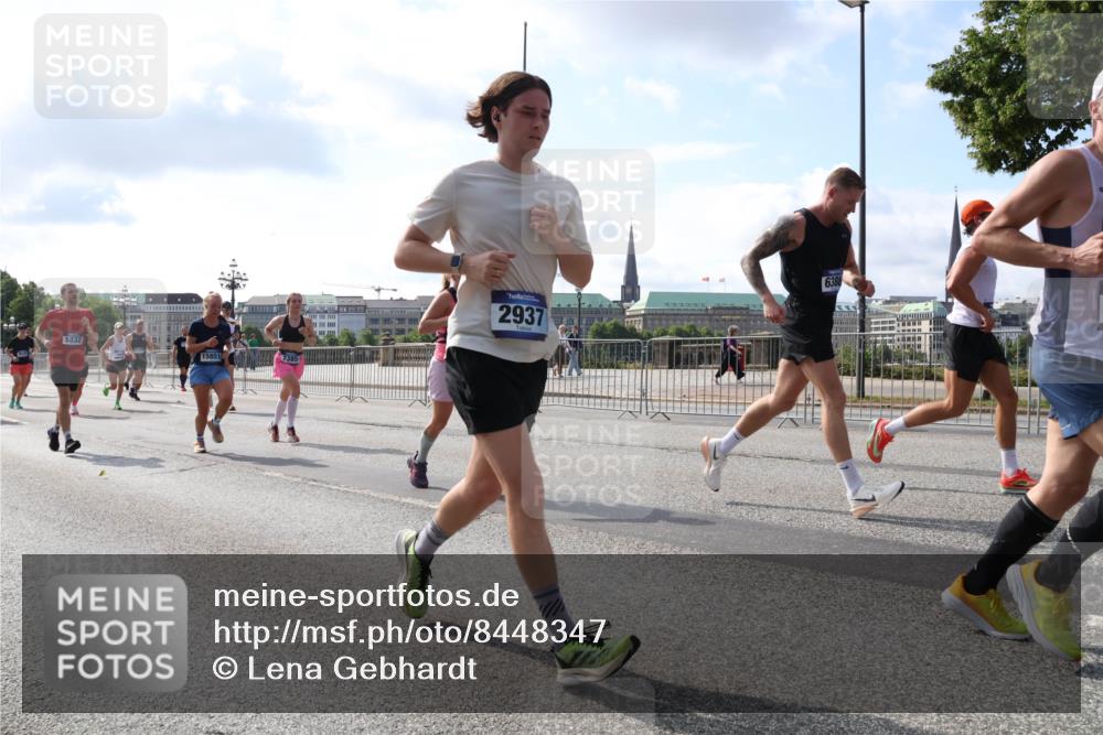 29.06.2025 - hella hamburg halbmarathon Lena Gebhardt http://msf.ph/oto/8448347 29.06.2025 09:53:42 Lombardsbrücke 5532, 158514, 2937, 638, 1098, 1466, 1558, 1750, 1759, 2270, 2365, 2402, 2516, 2623, 2823, 2890, 2937, 3004, 3146, 3186, 3414, 4091, 4140, 4247, 4310, 4553, 4949, 5022, 5115, 5362, 5460, 5532, 5623, 5624, 5650, 5692, 6071, 6203, 6282, 6309, 6375, 6388, 6460, 6575, 6903, 7167, 7204, 7322, 7385, 7448, 7450, 7480, 7734, 7765, 8023, 8269, 9030, 9043, 9126, 9626, 9633, 9723, 9965, 10792, 11077, 11936, 13009 meine-sportfotos.de