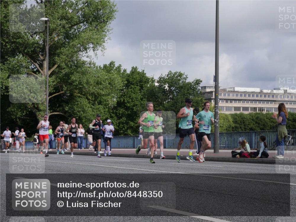 29.06.2025 - hella hamburg halbmarathon Luisa Fischer http://msf.ph/oto/8448350 29.06.2025 09:48:24 Kennedybrücke 15115, 1429, 17056, 4812, 11199, 2525, 4812, 6169, 6495, 7055, 7845, 8784, 9345, 10453 meine-sportfotos.de
