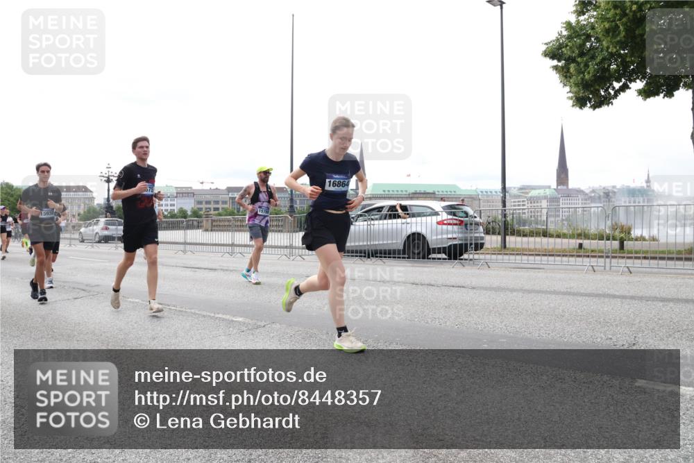 29.06.2025 - hella hamburg halbmarathon Lena Gebhardt http://msf.ph/oto/8448357 29.06.2025 10:30:30 Lombardsbrücke 15938, 75, 1578, 16864, 1059, 1547, 1647, 2569, 2754, 2755, 2901, 3281, 3443, 3573, 4198, 4575, 4819, 6344, 6556, 6598, 6616, 6626, 7071, 7120, 9830, 10880, 11984, 12349, 12350, 12460, 12461, 12504, 12687, 12688, 12710, 13418, 14216, 14304, 14421, 15299, 15757, 15789, 15938, 16182, 16504, 16601, 16604, 16735, 16769, 16791, 16864, 18046, 18362, 18503, 18671, 18795, 18860 meine-sportfotos.de