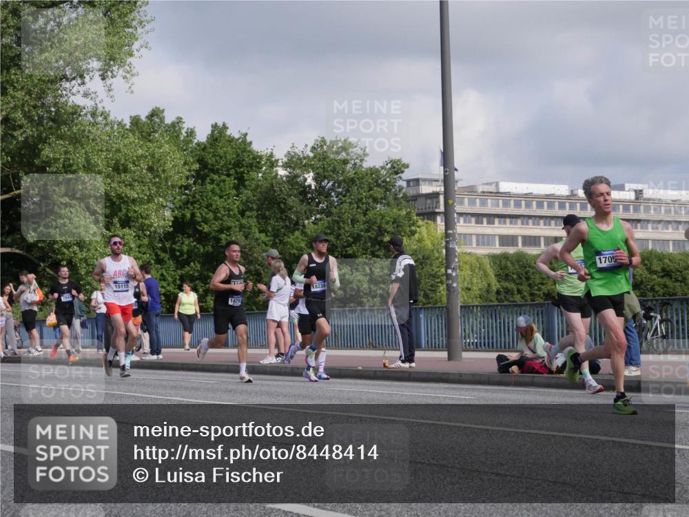29.06.2025 - hella hamburg halbmarathon Luisa Fischer http://msf.ph/oto/8448414 29.06.2025 09:48:25 Kennedybrücke 15115, 14293, 18235, 1705, 2525, 4812, 6169, 6495, 7845, 8784, 10453 meine-sportfotos.de