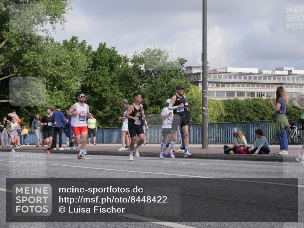29.06.2025 - hella hamburg halbmarathon Luisa Fischer http://msf.ph/oto/8448422 29.06.2025 09:48:26 Kennedybrücke 7845, 15115, 1429, 252, 18235, 2525, 3843, 4812, 6169, 6495, 7845, 8784, 10453 meine-sportfotos.de