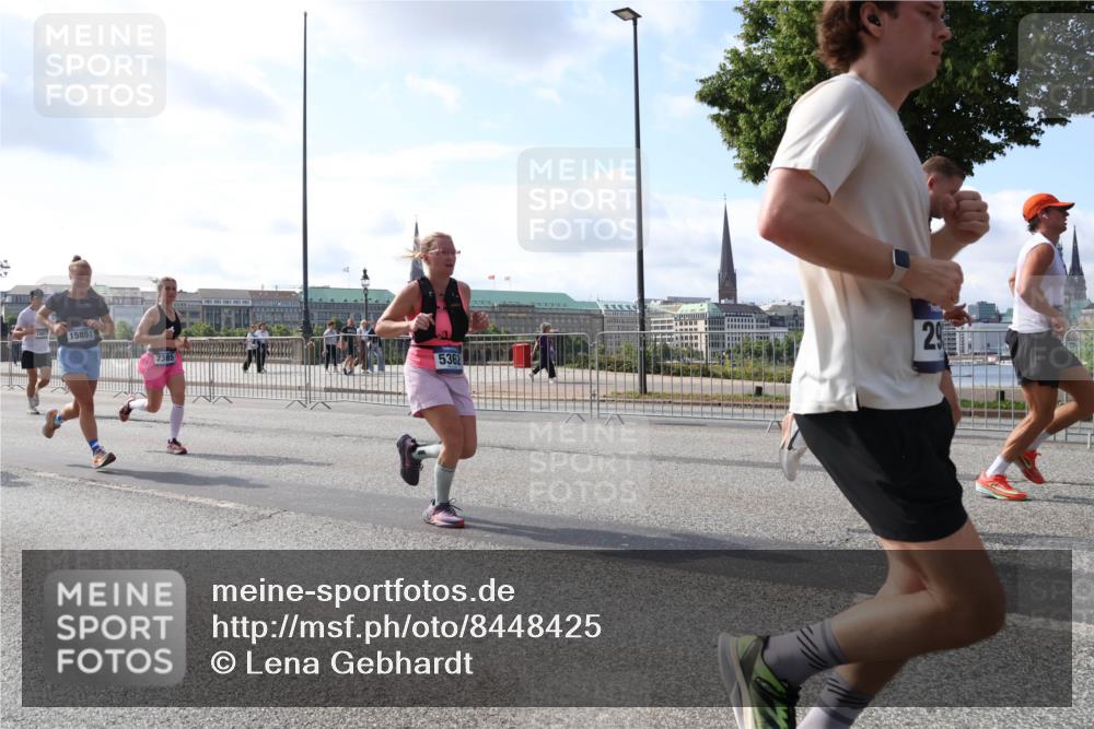 29.06.2025 - hella hamburg halbmarathon Lena Gebhardt http://msf.ph/oto/8448425 29.06.2025 09:53:43 Lombardsbrücke 15851, 7385, 29, 5362, 1098, 1466, 1558, 1750, 1759, 2270, 2365, 2402, 2516, 2623, 2823, 2890, 2937, 3004, 3146, 3186, 3414, 4091, 4140, 4247, 4310, 4553, 4949, 5022, 5115, 5362, 5460, 5532, 5624, 5650, 5692, 6071, 6203, 6282, 6309, 6375, 6388, 6460, 6575, 6903, 7167, 7204, 7322, 7385, 7448, 7450, 7480, 7734, 7765, 8023, 8269, 9030, 9043, 9105, 9126, 9626, 9633, 9723, 9965, 10792, 11077, 11936, 13009 meine-sportfotos.de
