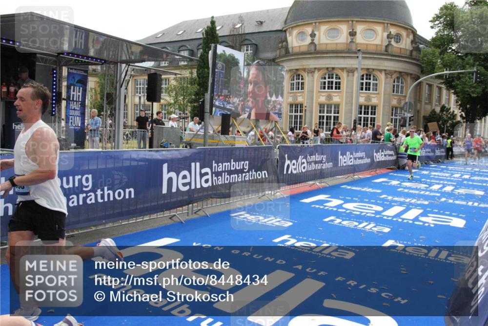 29.06.2025 - hella hamburg halbmarathon Michael Strokosch http://msf.ph/oto/8448434 29.06.2025 10:28:49 Ziel 2604, 3968, 6090, 10486, 15655, 17428, 18763 meine-sportfotos.de