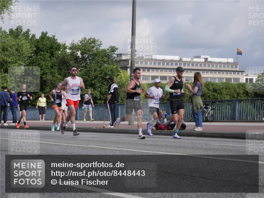 29.06.2025 - hella hamburg halbmarathon Luisa Fischer http://msf.ph/oto/8448443 29.06.2025 09:48:27 Kennedybrücke 7845, 6169, 15115, 1429, 2525, 2525, 3843, 4812, 5042, 6169, 6495, 7845, 8784, 10453 meine-sportfotos.de