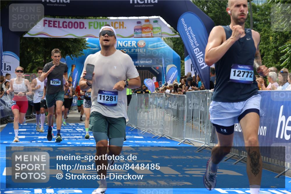 29.06.2025 - hella hamburg halbmarathon Strokosch-Dieckow http://msf.ph/oto/8448485 29.06.2025 10:38:42 Ziel 2296, 2719, 4148, 5248, 6684, 8450, 9264, 9403, 9540, 10218, 11055, 11281, 11282, 12772, 13755, 13800, 14093, 15372, 17154, 18188, 19004 meine-sportfotos.de