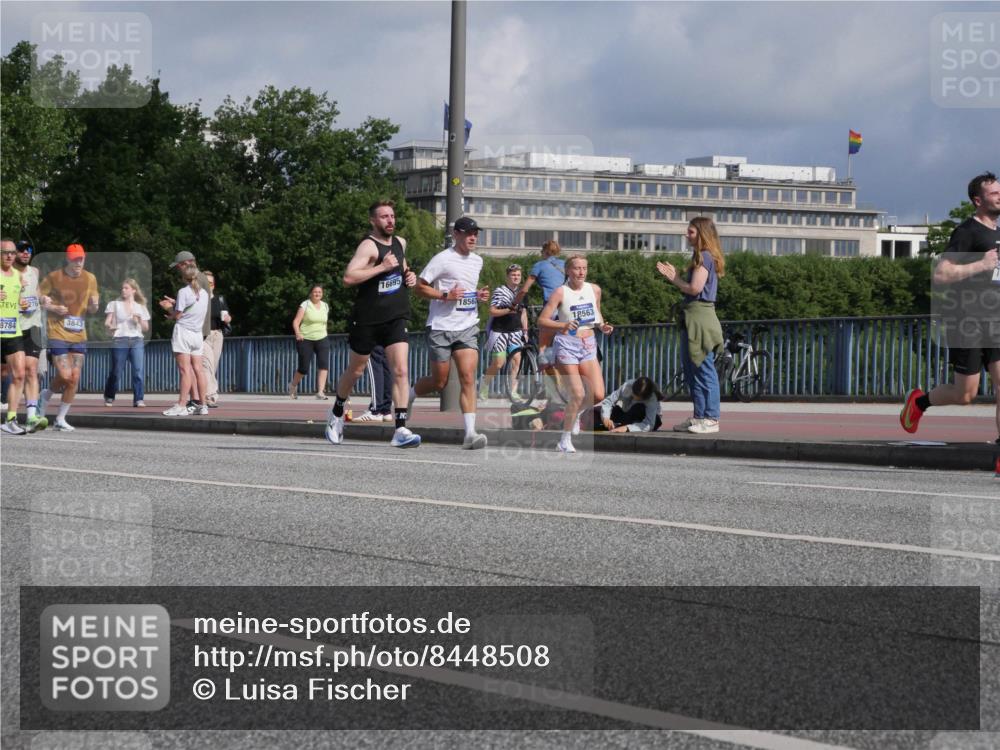 29.06.2025 - hella hamburg halbmarathon Luisa Fischer http://msf.ph/oto/8448508 29.06.2025 09:48:31 Kennedybrücke 276, 8784, 3843, 16695, 1856, 18563, 2525, 3809, 3843, 3955, 5042, 6169, 7845, 8784, 8956, 10453 meine-sportfotos.de