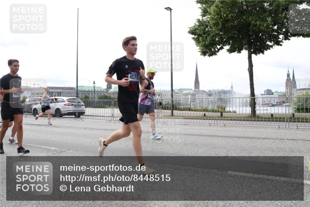 29.06.2025 - hella hamburg halbmarathon Lena Gebhardt http://msf.ph/oto/8448515 29.06.2025 10:30:31 Lombardsbrücke 15938, 4575, 157, 1059, 1547, 1647, 2569, 2754, 2755, 2901, 3281, 3443, 3573, 4198, 4575, 4819, 6344, 6556, 6598, 6616, 6626, 7071, 7120, 9830, 10880, 11984, 12349, 12350, 12460, 12461, 12504, 12687, 12688, 12710, 13418, 14216, 14304, 14421, 15299, 15757, 15789, 15938, 16182, 16504, 16601, 16604, 16735, 16769, 16791, 16864, 18046, 18362, 18503, 18671, 18795, 18860 meine-sportfotos.de