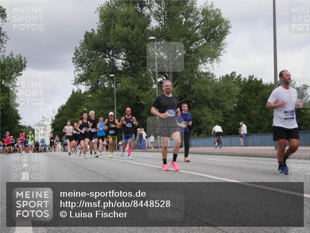 29.06.2025 - hella hamburg halbmarathon Luisa Fischer http://msf.ph/oto/8448528 29.06.2025 10:30:45 Kennedybrücke 5825, 9567, 2080, 7944, 5369, 11740, 2080, 5369, 5825, 7944, 8215, 9567 meine-sportfotos.de