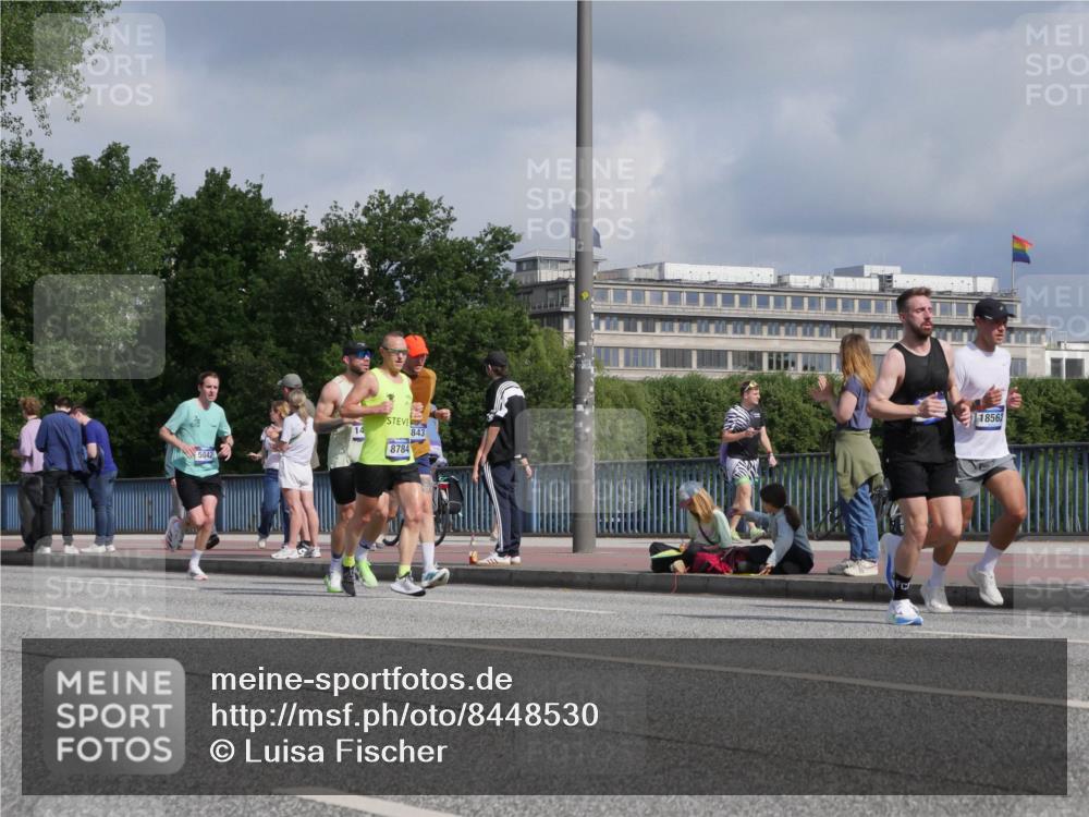 29.06.2025 - hella hamburg halbmarathon Luisa Fischer http://msf.ph/oto/8448530 29.06.2025 09:48:32 Kennedybrücke 5042, 14, 8784, 843, 18562, 2525, 3809, 3843, 3955, 5042, 6169, 7845, 8784, 8956, 10298 meine-sportfotos.de