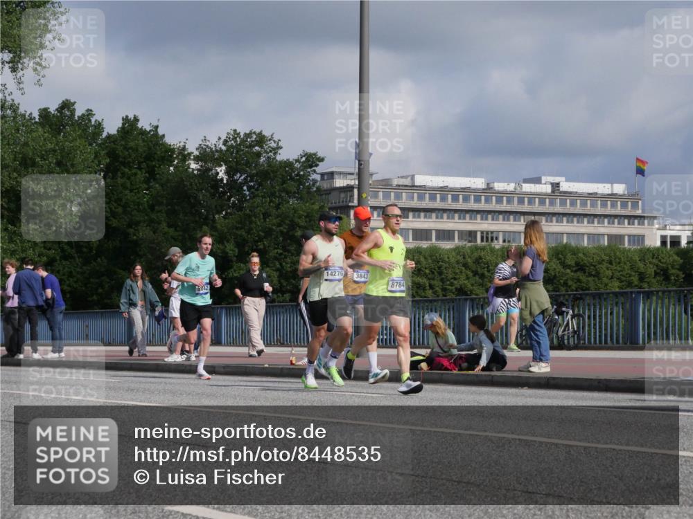 29.06.2025 - hella hamburg halbmarathon Luisa Fischer http://msf.ph/oto/8448535 29.06.2025 09:48:33 Kennedybrücke 5042, 14276, 3843, 8784, 3809, 3843, 3955, 5042, 6169, 7845, 8784, 8956, 10298 meine-sportfotos.de