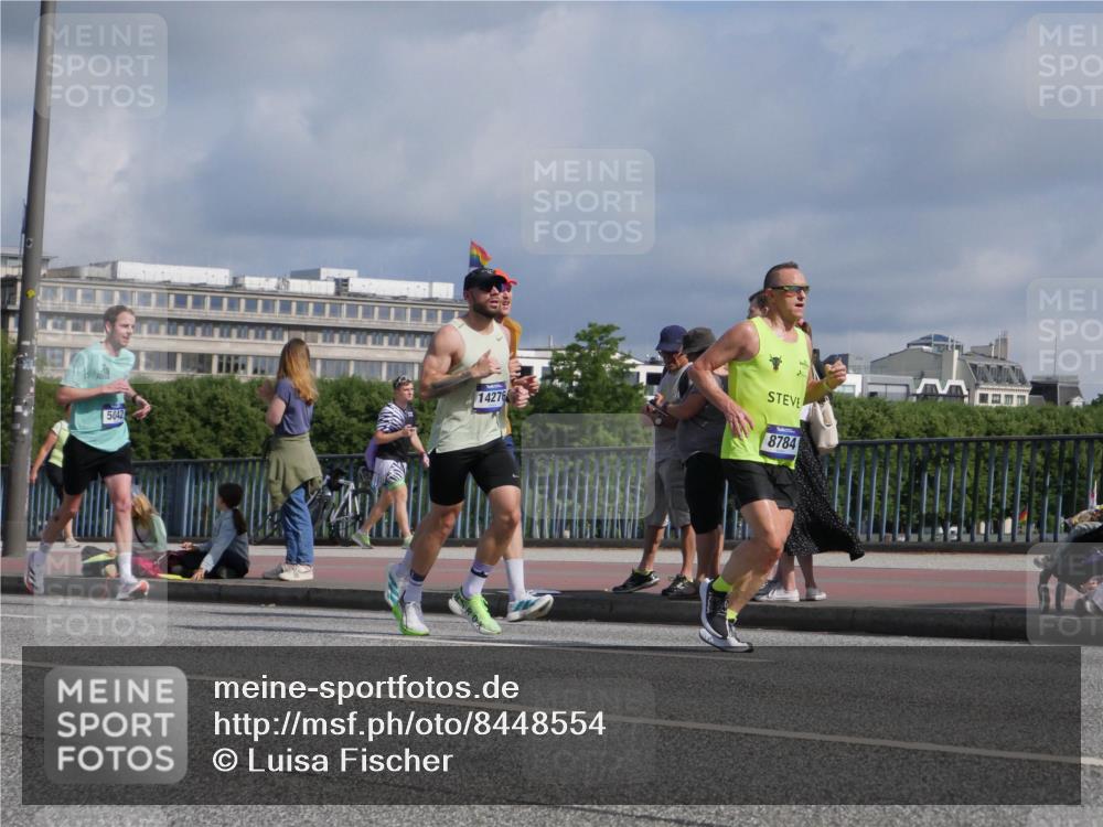 29.06.2025 - hella hamburg halbmarathon Luisa Fischer http://msf.ph/oto/8448554 29.06.2025 09:48:34 Kennedybrücke 14276, 5042, 8784, 3809, 3843, 3955, 5042, 6169, 7845, 8784, 8956, 10298 meine-sportfotos.de