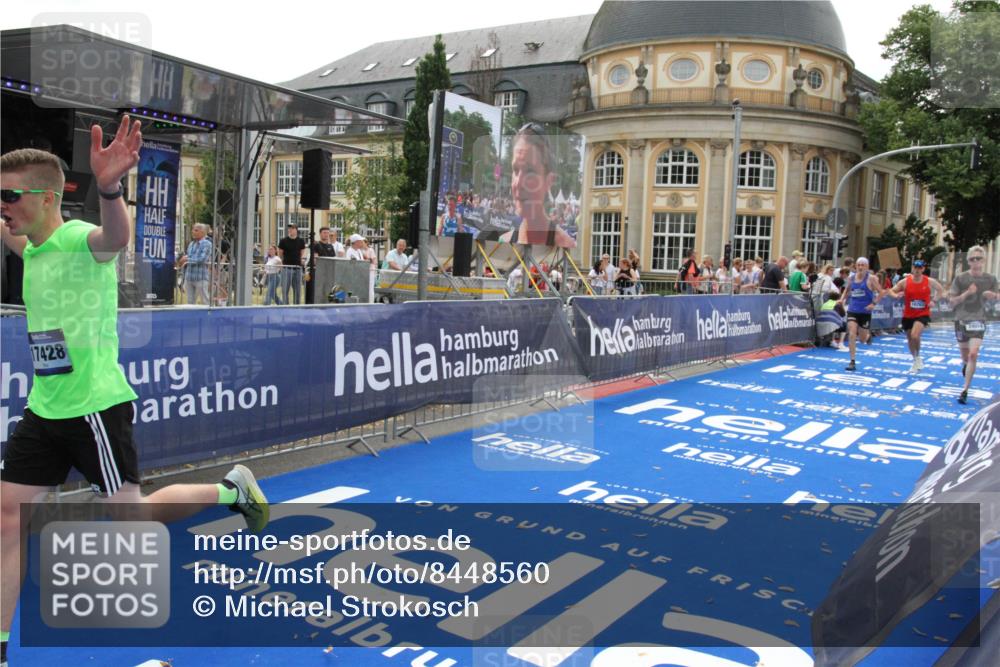 29.06.2025 - hella hamburg halbmarathon Michael Strokosch http://msf.ph/oto/8448560 29.06.2025 10:28:51 Ziel 2604, 10486, 17428, 18763 meine-sportfotos.de