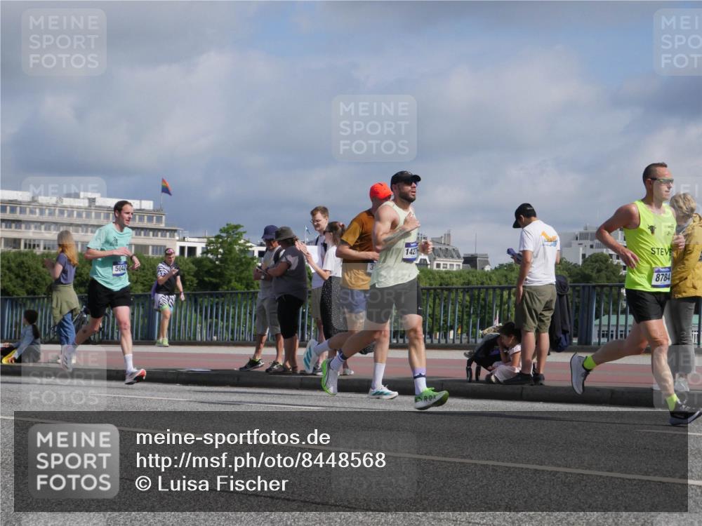 29.06.2025 - hella hamburg halbmarathon Luisa Fischer http://msf.ph/oto/8448568 29.06.2025 09:48:35 Kennedybrücke 1427, 5042, 8784, 3809, 3843, 3955, 5042, 6169, 7845, 8784, 8956, 10298 meine-sportfotos.de