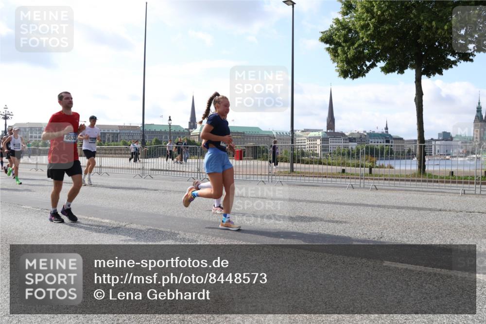 29.06.2025 - hella hamburg halbmarathon Lena Gebhardt http://msf.ph/oto/8448573 29.06.2025 09:53:44 Lombardsbrücke 5532, 16677, 1098, 1466, 1558, 1750, 1759, 2270, 2365, 2402, 2516, 2623, 2823, 2890, 2937, 3004, 3146, 3186, 3414, 4091, 4140, 4247, 4310, 4553, 4949, 5022, 5115, 5362, 5460, 5528, 5532, 5624, 5650, 5692, 6071, 6203, 6282, 6309, 6375, 6388, 6460, 6575, 6903, 7167, 7204, 7322, 7385, 7448, 7480, 7734, 7765, 8023, 8269, 9030, 9043, 9105, 9126, 9626, 9633, 9723, 9965, 10792, 11077, 11936, 13009 meine-sportfotos.de