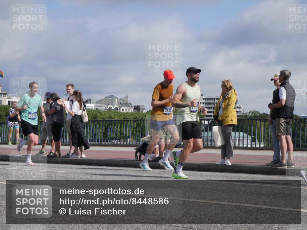 29.06.2025 - hella hamburg halbmarathon Luisa Fischer http://msf.ph/oto/8448586 29.06.2025 09:48:36 Kennedybrücke 5042, 3843, 42, 3809, 3843, 3955, 5042, 8784, 8956, 10298 meine-sportfotos.de