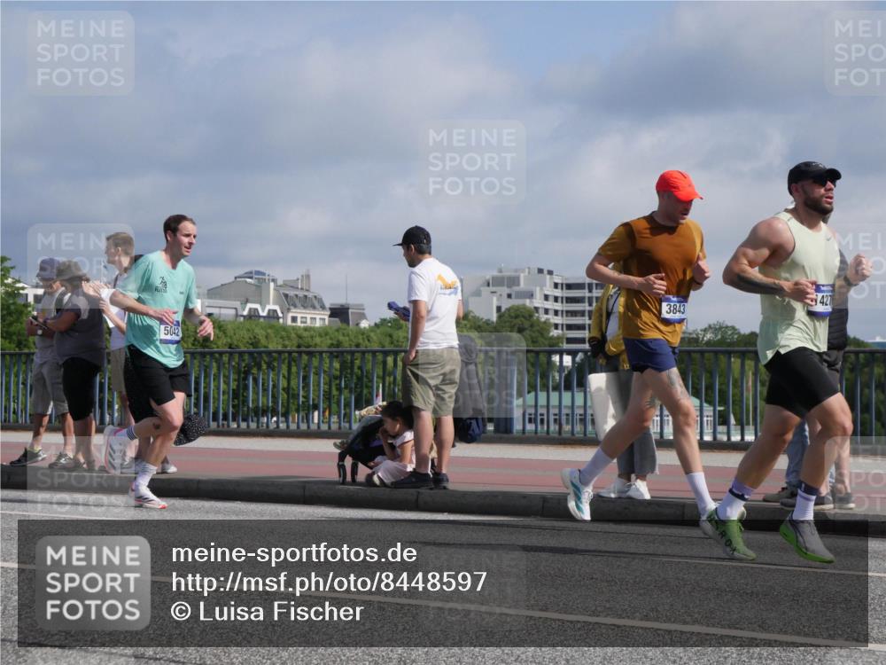 29.06.2025 - hella hamburg halbmarathon Luisa Fischer http://msf.ph/oto/8448597 29.06.2025 09:48:36 Kennedybrücke 5042, 3843, 427, 3809, 3843, 3955, 5042, 8784, 8956, 10298 meine-sportfotos.de