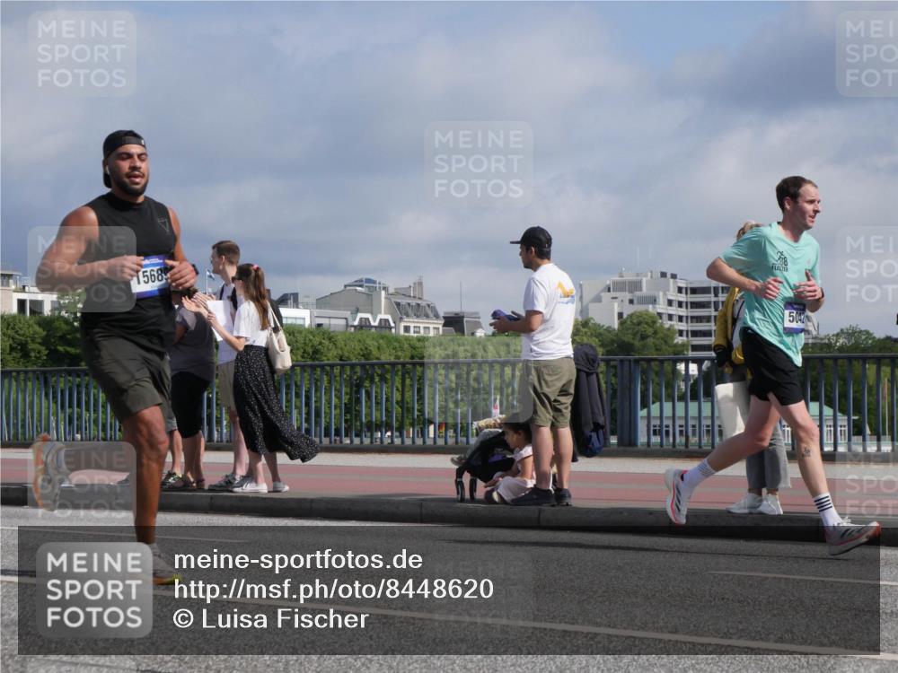 29.06.2025 - hella hamburg halbmarathon Luisa Fischer http://msf.ph/oto/8448620 29.06.2025 09:48:37 Kennedybrücke 1568, 5042, 3809, 3843, 3955, 5042, 8784, 8956, 10298 meine-sportfotos.de