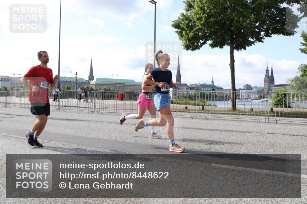 29.06.2025 - hella hamburg halbmarathon Lena Gebhardt http://msf.ph/oto/8448622 29.06.2025 09:53:44 Lombardsbrücke 5532, 7385, 5851, 1098, 1466, 1558, 1750, 1759, 2270, 2365, 2402, 2516, 2623, 2823, 2890, 2937, 3004, 3146, 3186, 3414, 4091, 4140, 4247, 4310, 4553, 4949, 5022, 5115, 5362, 5460, 5528, 5532, 5624, 5650, 5692, 6071, 6203, 6282, 6309, 6375, 6388, 6460, 6575, 6903, 7167, 7204, 7322, 7385, 7448, 7480, 7734, 7765, 8023, 8269, 9030, 9043, 9105, 9126, 9626, 9633, 9723, 9965, 10792, 11077, 11936, 13009 meine-sportfotos.de
