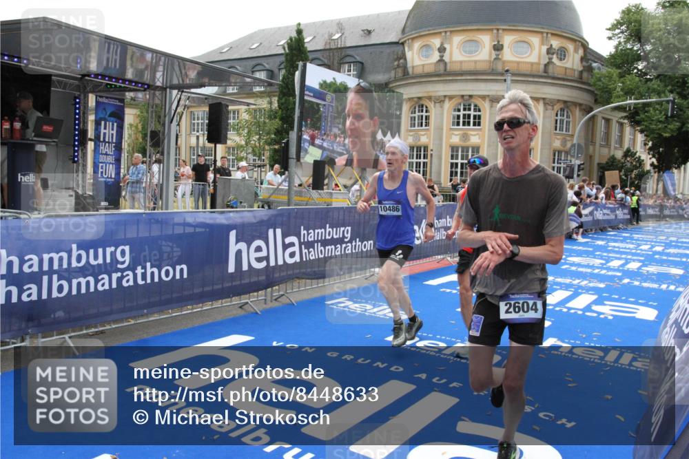 29.06.2025 - hella hamburg halbmarathon Michael Strokosch http://msf.ph/oto/8448633 29.06.2025 10:28:54 Ziel 1827, 2604, 10486, 18763 meine-sportfotos.de