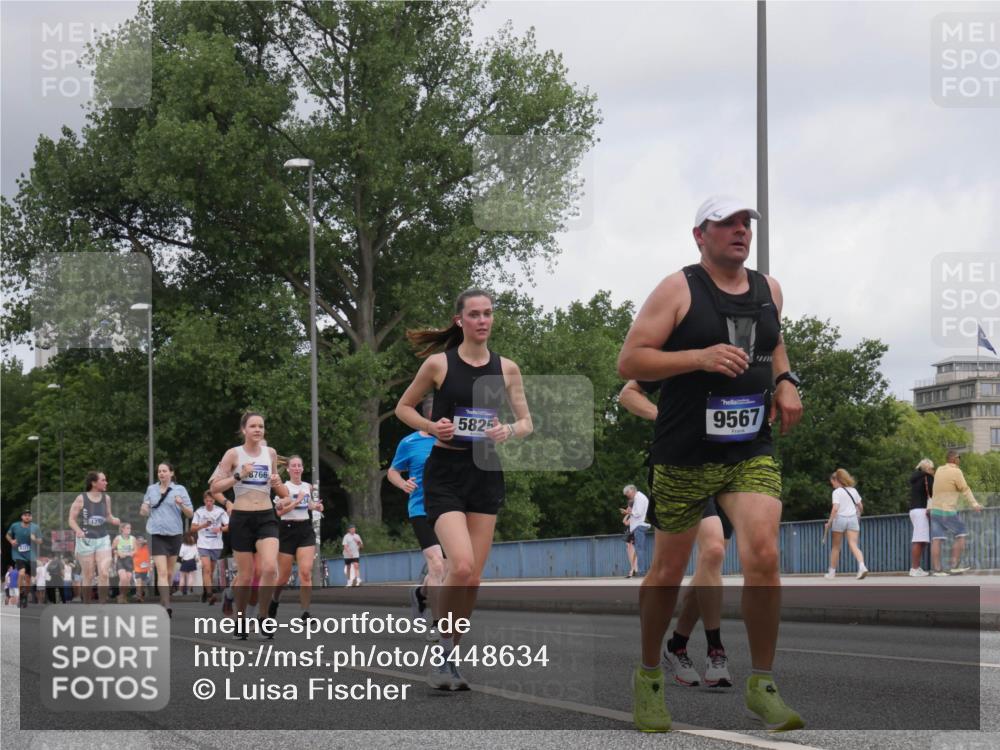 29.06.2025 - hella hamburg halbmarathon Luisa Fischer http://msf.ph/oto/8448634 29.06.2025 10:30:50 Kennedybrücke 179, 8766, 5825, 9567, 1793, 2080, 5369, 5825, 7234, 7944, 9567 meine-sportfotos.de