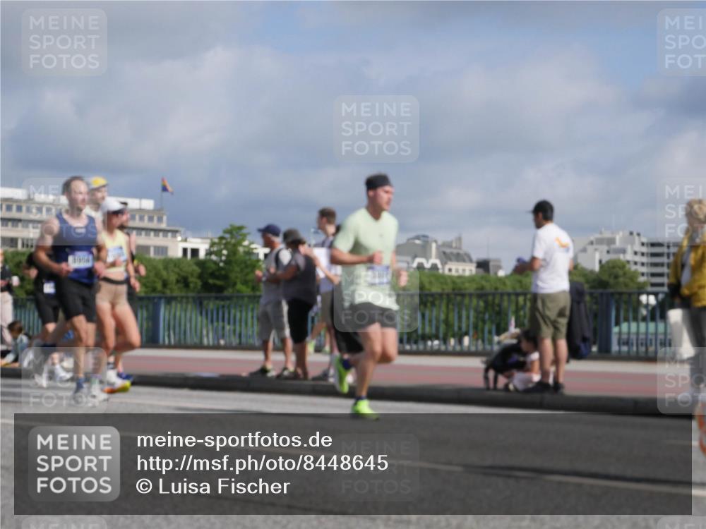 29.06.2025 - hella hamburg halbmarathon Luisa Fischer http://msf.ph/oto/8448645 29.06.2025 09:48:38 Kennedybrücke 3809, 3843, 3955, 5042, 7901, 8956, 10298 meine-sportfotos.de