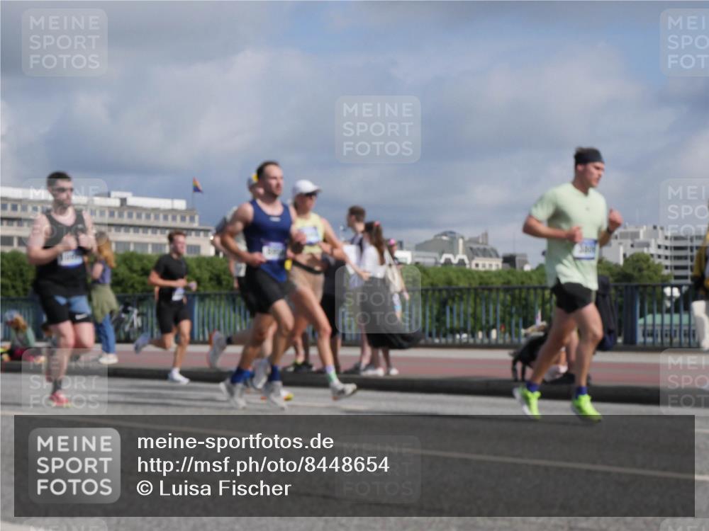 29.06.2025 - hella hamburg halbmarathon Luisa Fischer http://msf.ph/oto/8448654 29.06.2025 09:48:38 Kennedybrücke 3809, 3843, 3955, 5042, 7901, 8956, 10298 meine-sportfotos.de