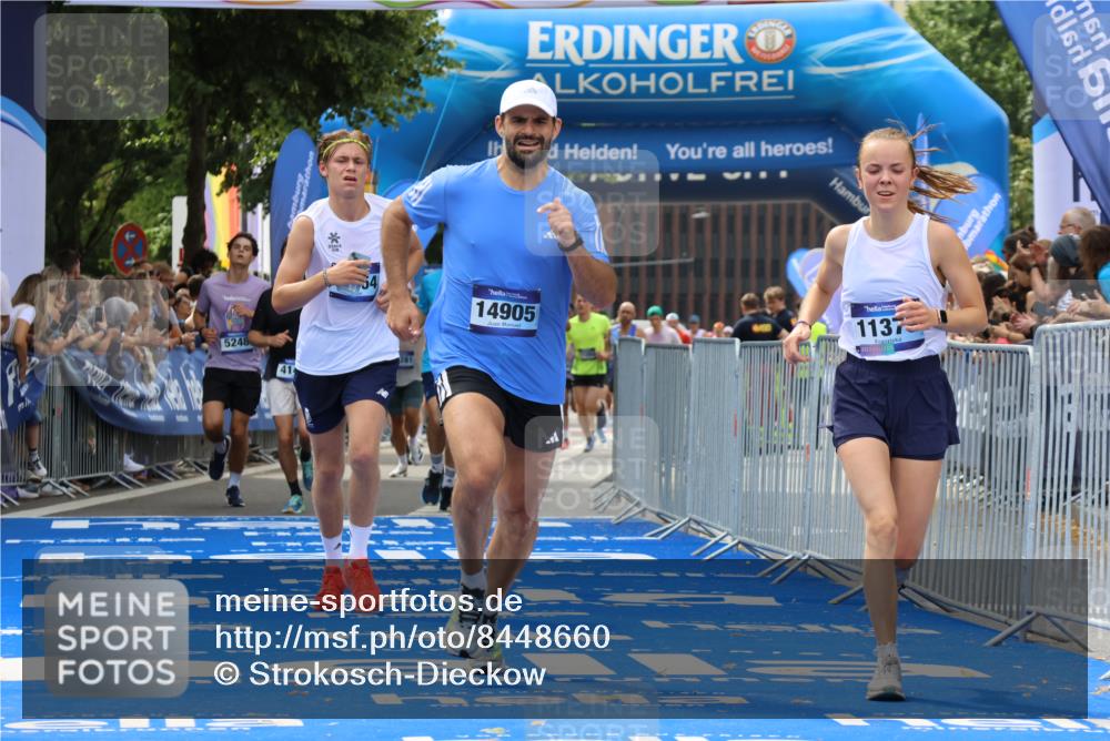 29.06.2025 - hella hamburg halbmarathon Strokosch-Dieckow http://msf.ph/oto/8448660 29.06.2025 10:38:33 Ziel 1710, 3790, 4148, 5248, 8571, 9403, 11379, 12772, 14905, 16280, 17154, 18188, 18357 meine-sportfotos.de