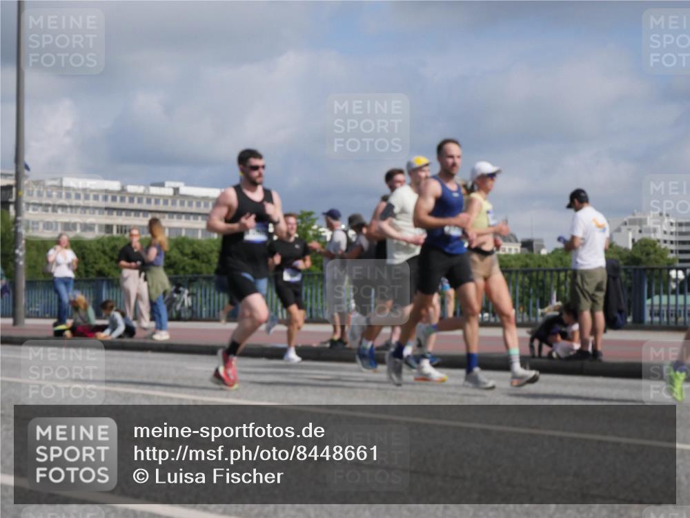 29.06.2025 - hella hamburg halbmarathon Luisa Fischer http://msf.ph/oto/8448661 29.06.2025 09:48:39 Kennedybrücke 3809, 3843, 3955, 5042, 7901, 8956, 10298 meine-sportfotos.de